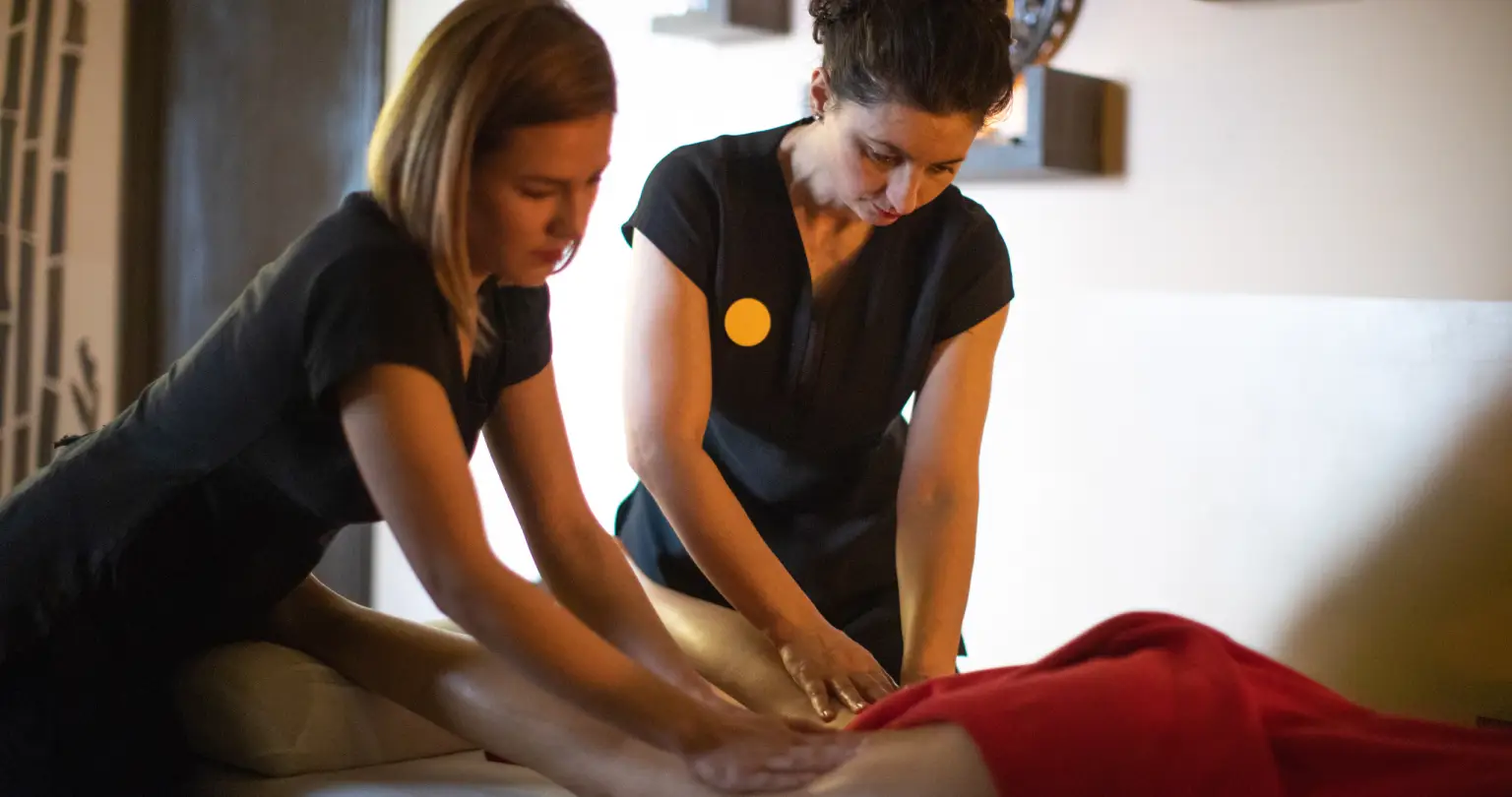 Four hand massage gulshan